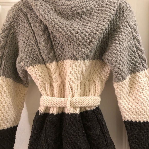 Handmade Ecuadorian Wool Sweater Jacket. - Picture 6 of 15